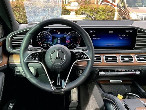 Used 2024 Mercedes-Benz Maybach GLS 600 4MATIC image 5