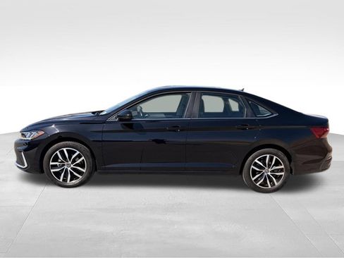 Used 2025 Volkswagen Jetta SE FWD image 10