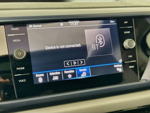 Used 2023 Volkswagen Taos SE w/ Panoramic Sunroof Package AWD/4WD image 16