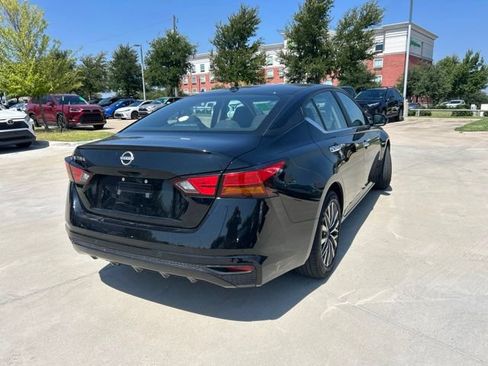 Used 2025 Nissan Altima 2.5 SV FWD image 3