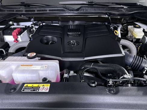 Used 2025 Toyota Tundra SR5 AWD/4WD image 31