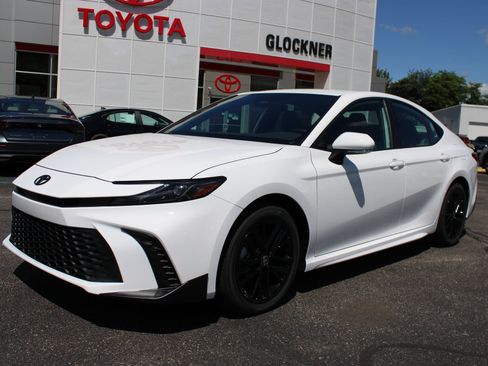 New 2026 Toyota Camry SE AWD/4WD image 2