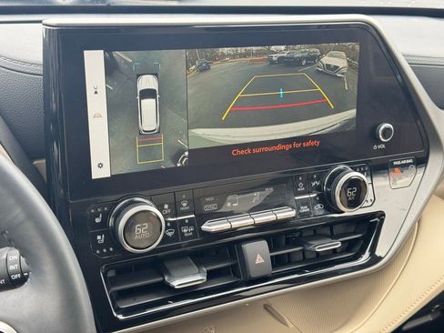 Used 2024 Toyota Highlander Limited image 37