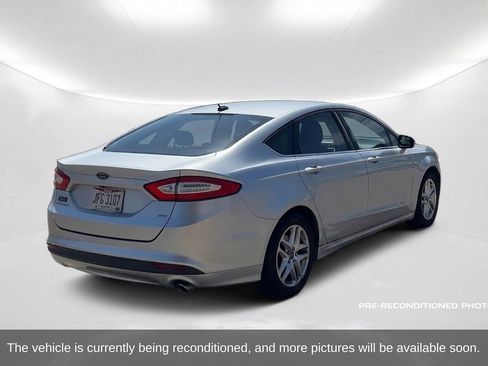 Used 2016 Ford Fusion SE FWD image 6