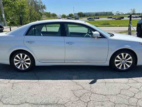 Used 2011 Toyota Avalon Limited FWD image 1