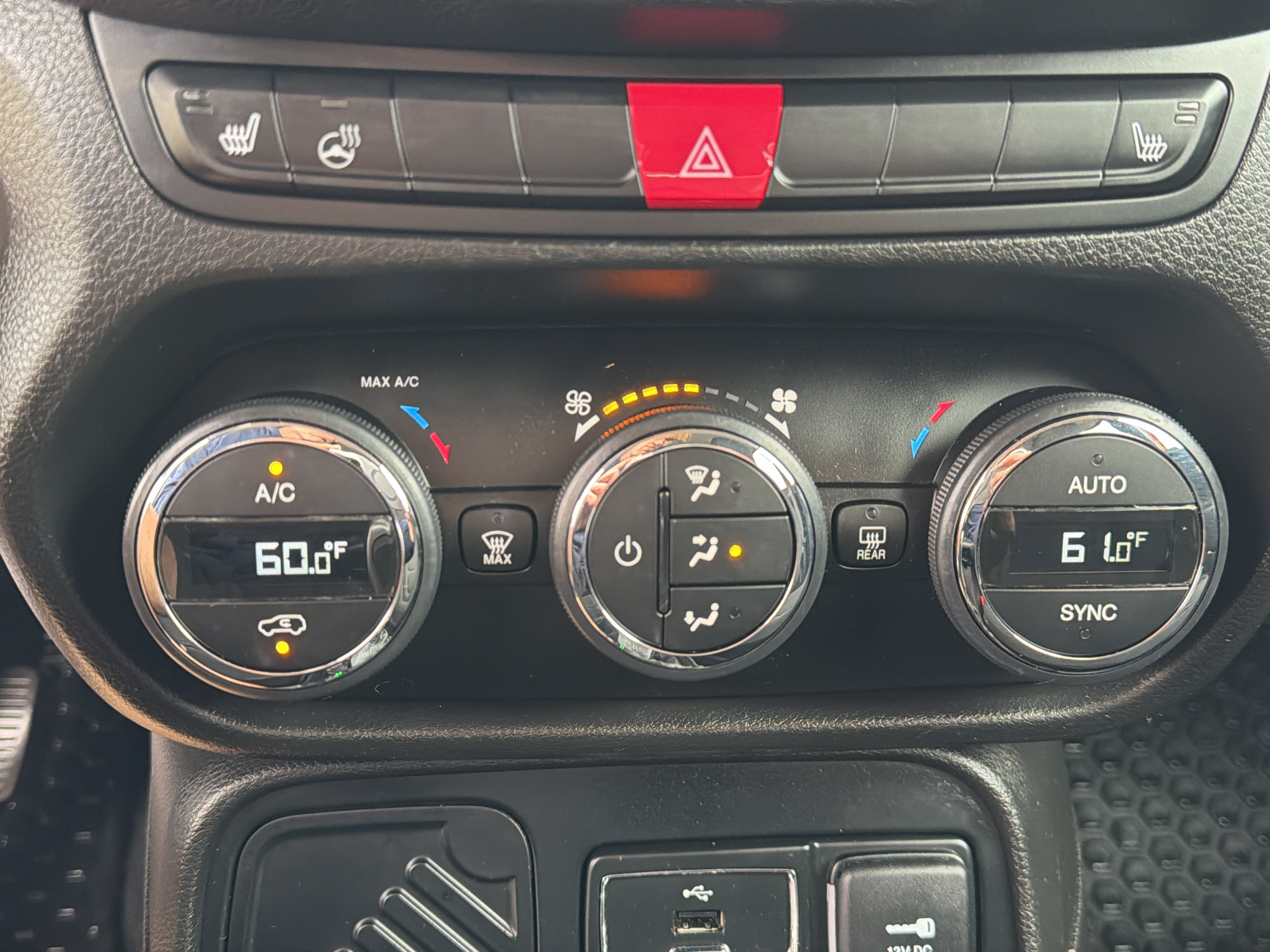 Used 2017 Jeep Renegade Altitude FWD image 21