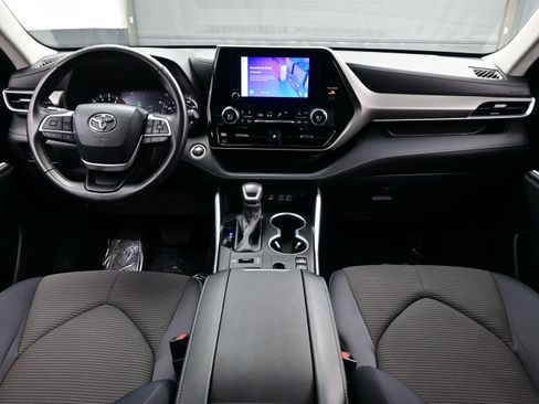 Used 2024 Toyota Highlander LE image 18