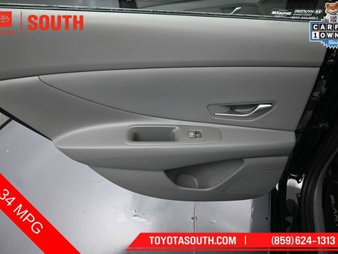 Used 2025 Hyundai Elantra SEL FWD image 29