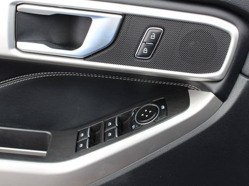 Used 2022 Ford Explorer XLT w/ Equipment Group 202A image 12