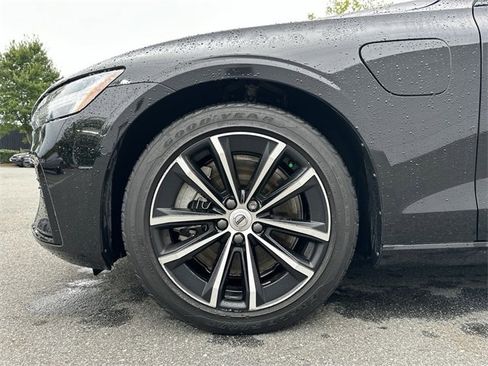 Used 2023 Volvo S60 T8 Plus image 11