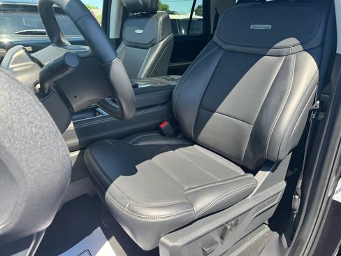 Used 2025 Ford Expedition Max Platinum AWD/4WD image 5