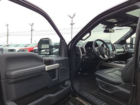 Used 2022 Ford F250 Lariat w/ Black Appearance Package image 7