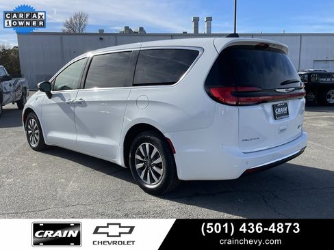 Used 2023 Chrysler Pacifica Touring-L image 5
