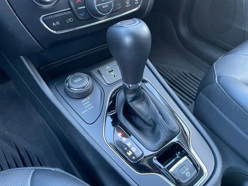 Used 2022 Jeep Cherokee Limited w/ Mopar Interior Package AWD/4WD image 22