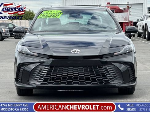 Used 2025 Toyota Camry SE FWD image 9