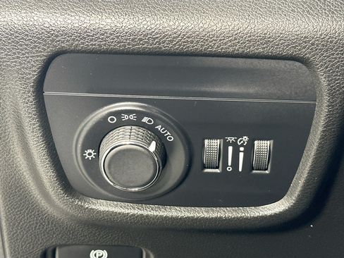 Used 2023 Jeep Grand Cherokee Altitude AWD/4WD image 10