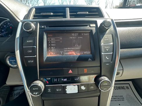 Used 2015 Toyota Camry LE image 12