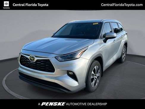 Certified 2023 Toyota Highlander XLE FWD image 1