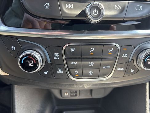 Used 2023 Chevrolet Traverse Premier AWD/4WD image 37