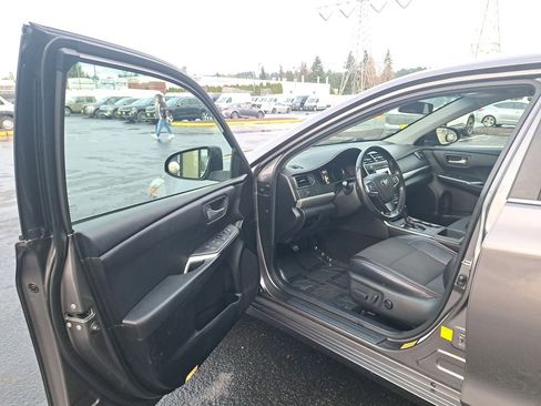 Used 2017 Toyota Camry XSE image 10