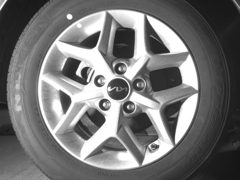 Used 2025 Kia Soul LX w/ LX Technology Package FWD image 15