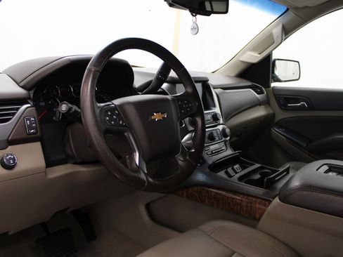 Used 2020 Chevrolet Suburban Premier image 10