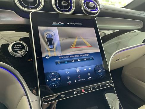 Used 2025 Mercedes-Benz GLC 300 4MATIC image 28