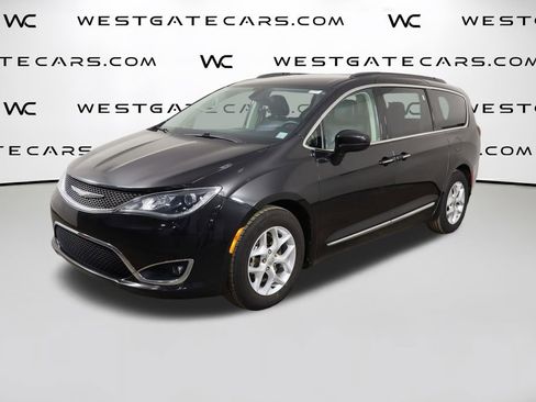 Used 2017 Chrysler Pacifica Touring-L w/ Tire & Wheel Group image 1