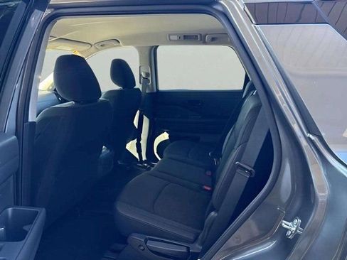 Used 2025 Nissan Pathfinder SV image 10