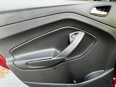 Used 2017 Ford Escape SE image 28