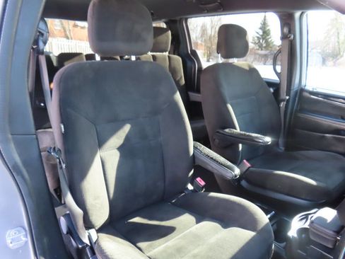 Used 2015 Dodge Grand Caravan SE image 38