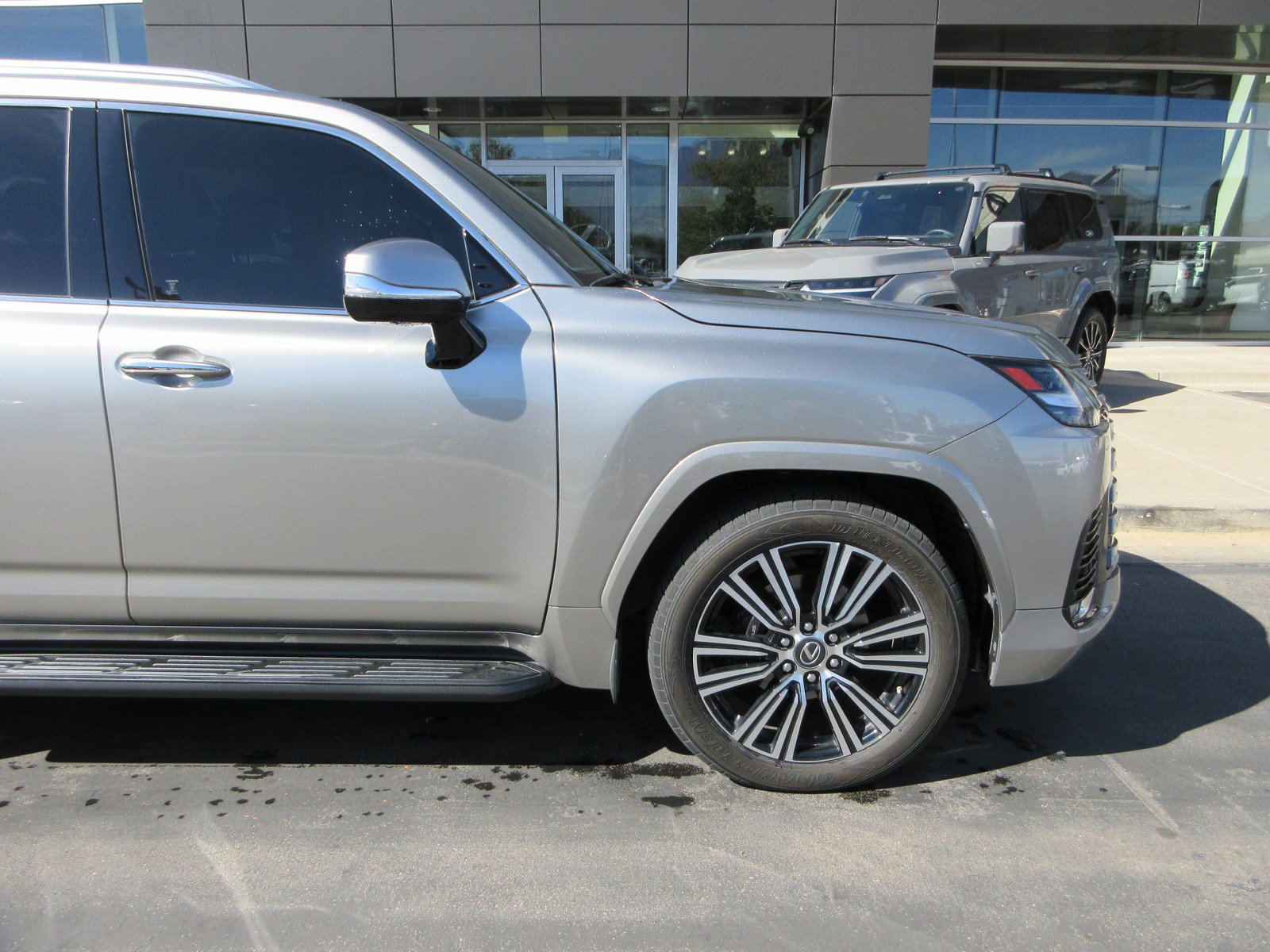 Used 2023 Lexus LX 600 4WD w/ Luxury Package image 12