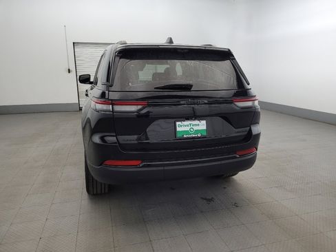 Used 2023 Jeep Grand Cherokee Limited w/ Luxury Tech Group II image 6