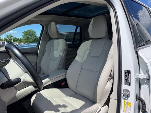 Used 2024 Volvo XC90 B6 Plus w/ Protection Package Premier AWD/4WD image 6