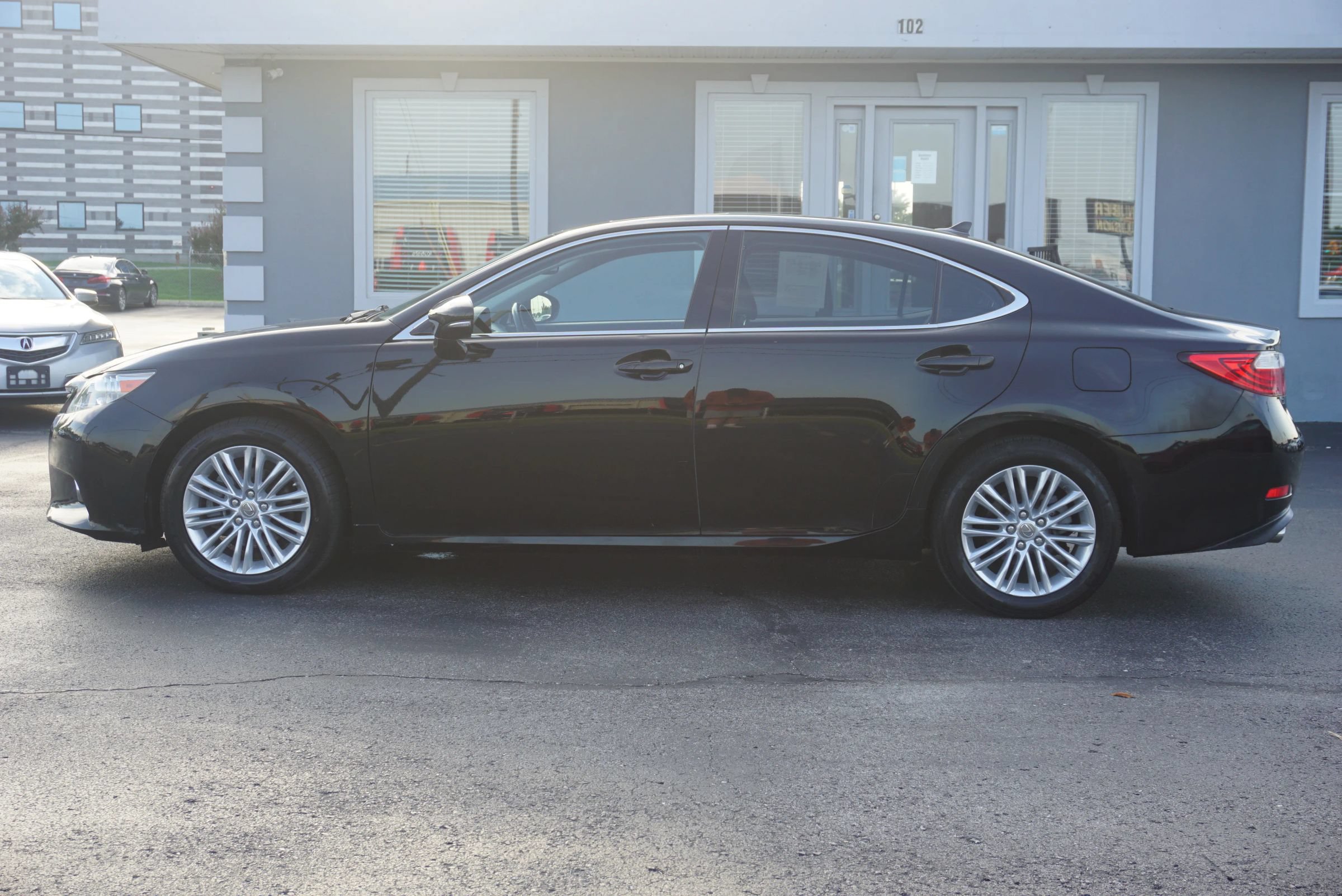 Used 2014 Lexus ES 350 w/ Luxury Package FWD image 8