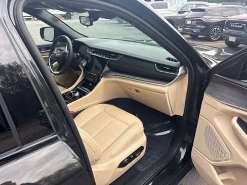 Used 2023 Jeep Grand Cherokee Limited AWD/4WD image 25