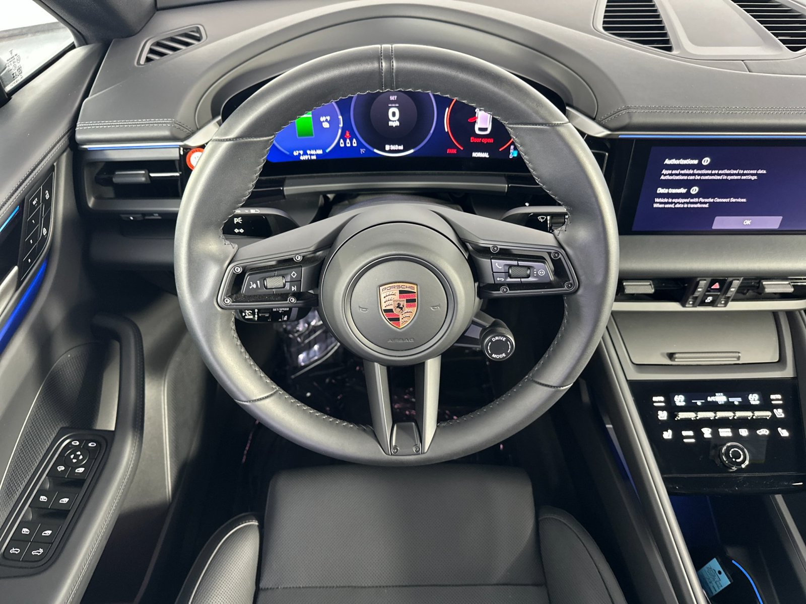 Certified 2025 Porsche Macan Electric RWD image 16