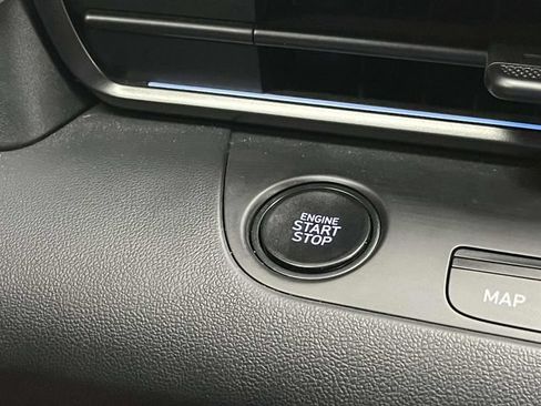 Certified 2025 Hyundai Elantra SEL FWD image 33