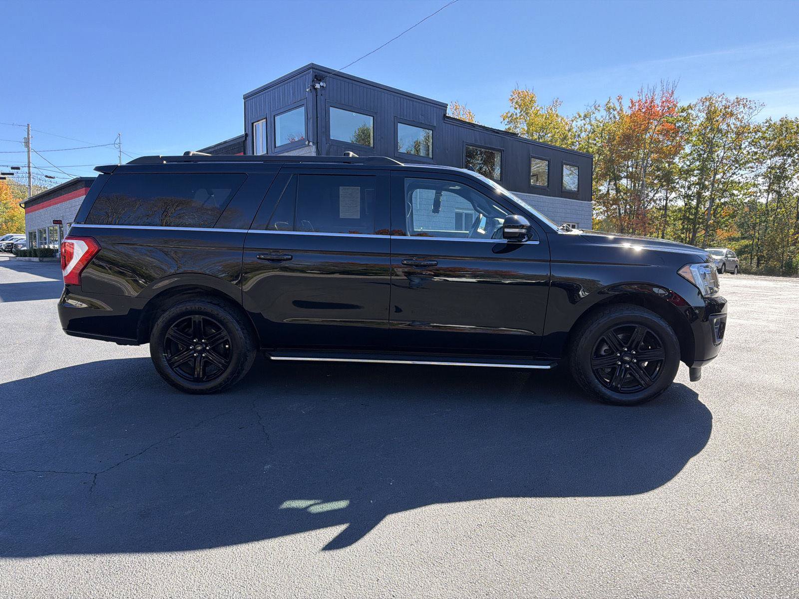 Used 2020 Ford Expedition Max XLT w/ Equipment Group 202A AWD/4WD image 6