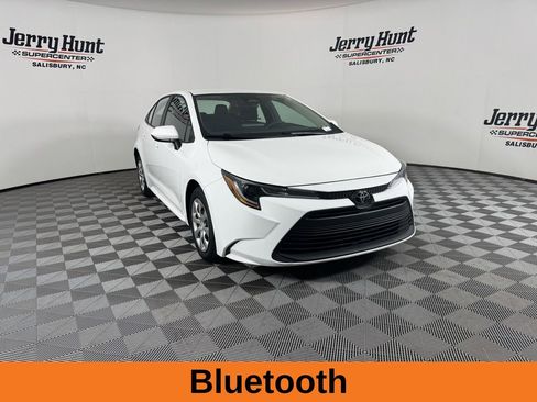 Used 2025 Toyota Corolla LE image 6