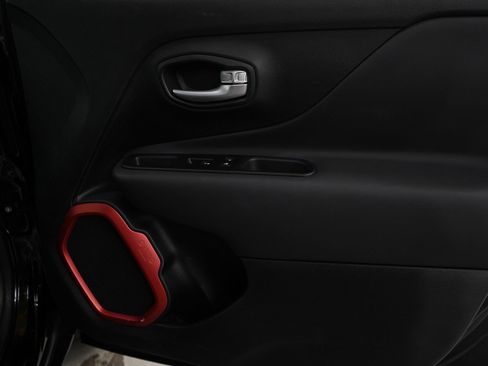 Used 2023 Jeep Renegade Trailhawk image 9