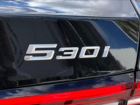 Used 2025 BMW 530i w/ Premium Package image 7