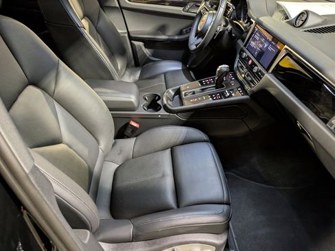 Certified 2024 Porsche Macan image 24