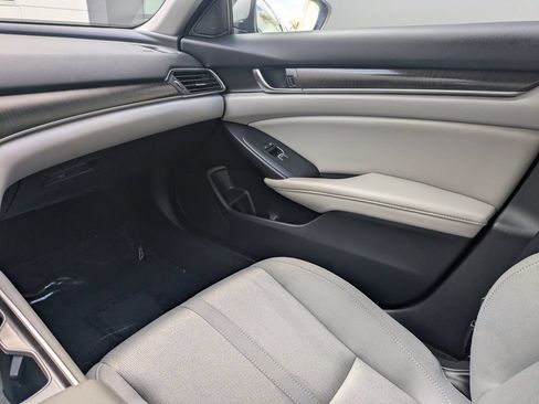 Used 2020 Honda Accord EX image 17