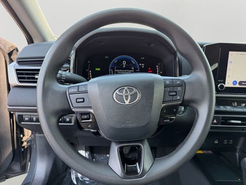 Used 2025 Toyota Camry LE image 19