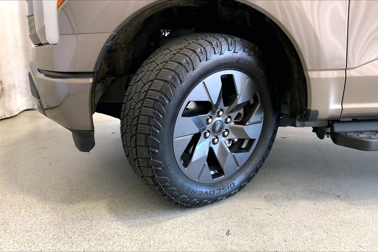 Used 2023 Ford F150 Lightning Lariat w/ Max Trailer Tow Package AWD/4WD image 20