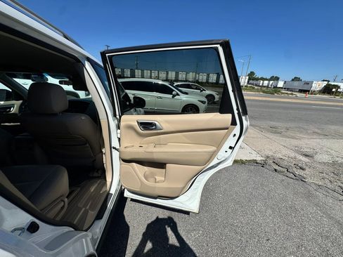 Used 2014 Nissan Pathfinder SV AWD/4WD image 19