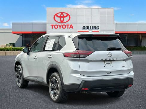 Used 2025 Nissan Rogue SV AWD/4WD image 4