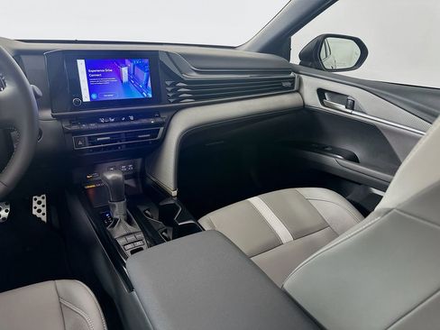 Used 2025 Toyota Camry SE image 23