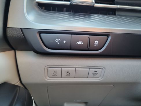 Used 2023 Kia Carnival LX FWD image 22